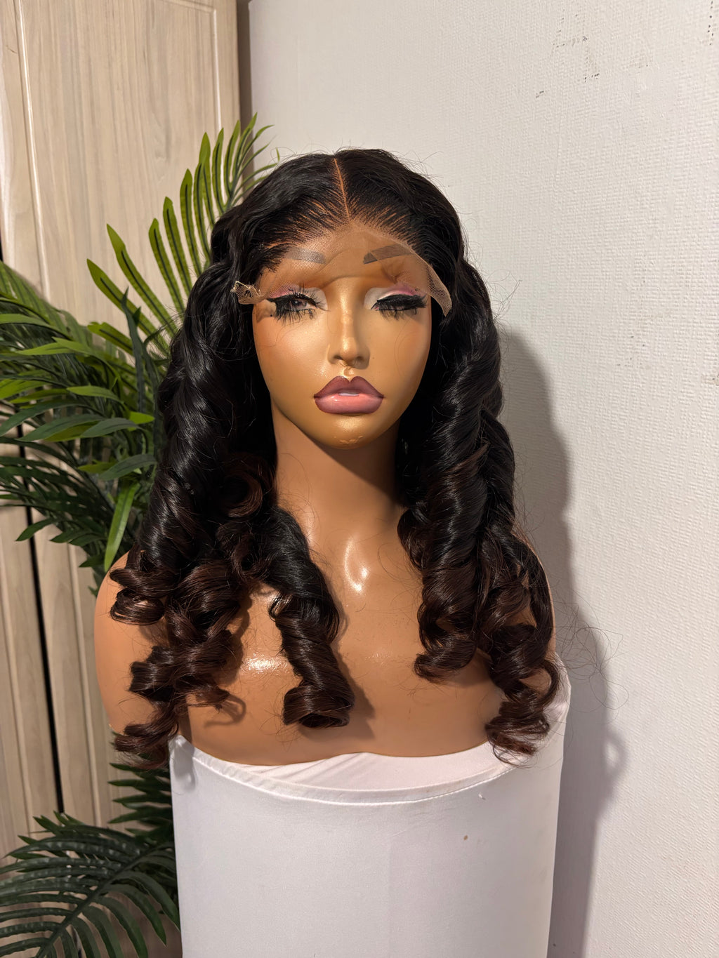 20 SDD luxury Vietnamese bouncy unit
350g paired with 5by 5 closure ombré brown