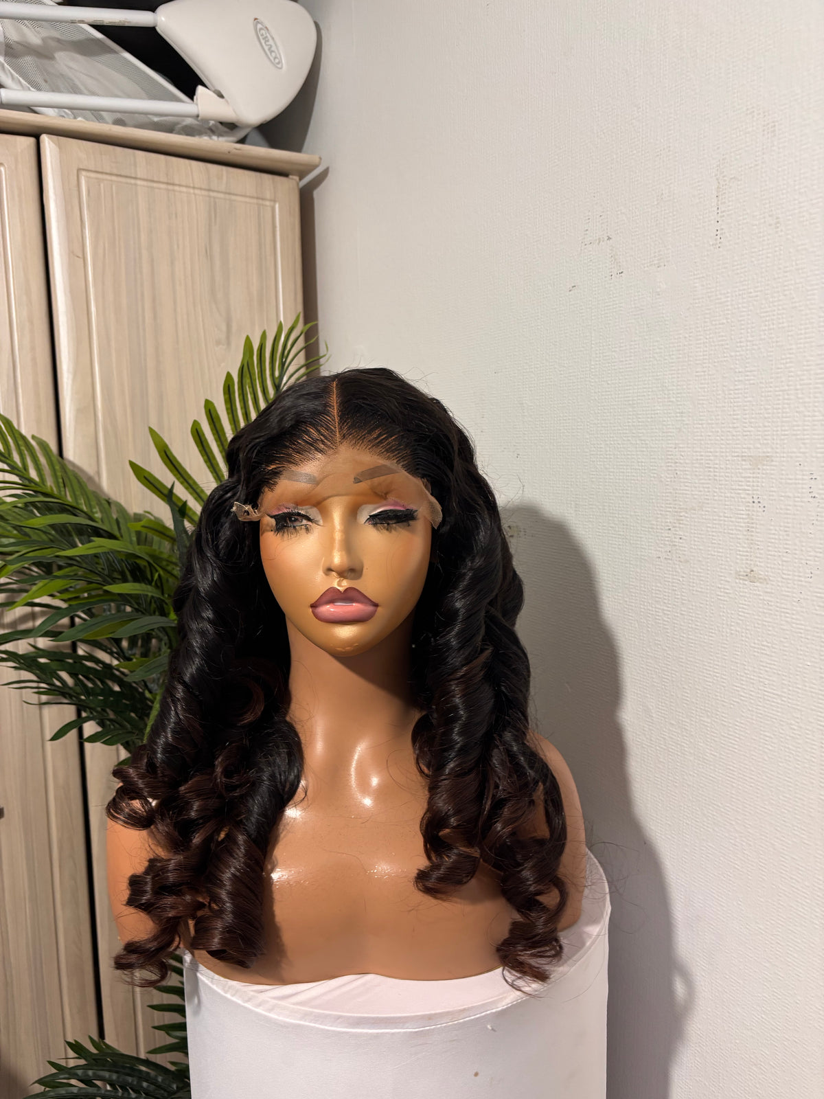 20 SDD luxury Vietnamese bouncy unit
350g paired with 5by 5 closure ombré brown