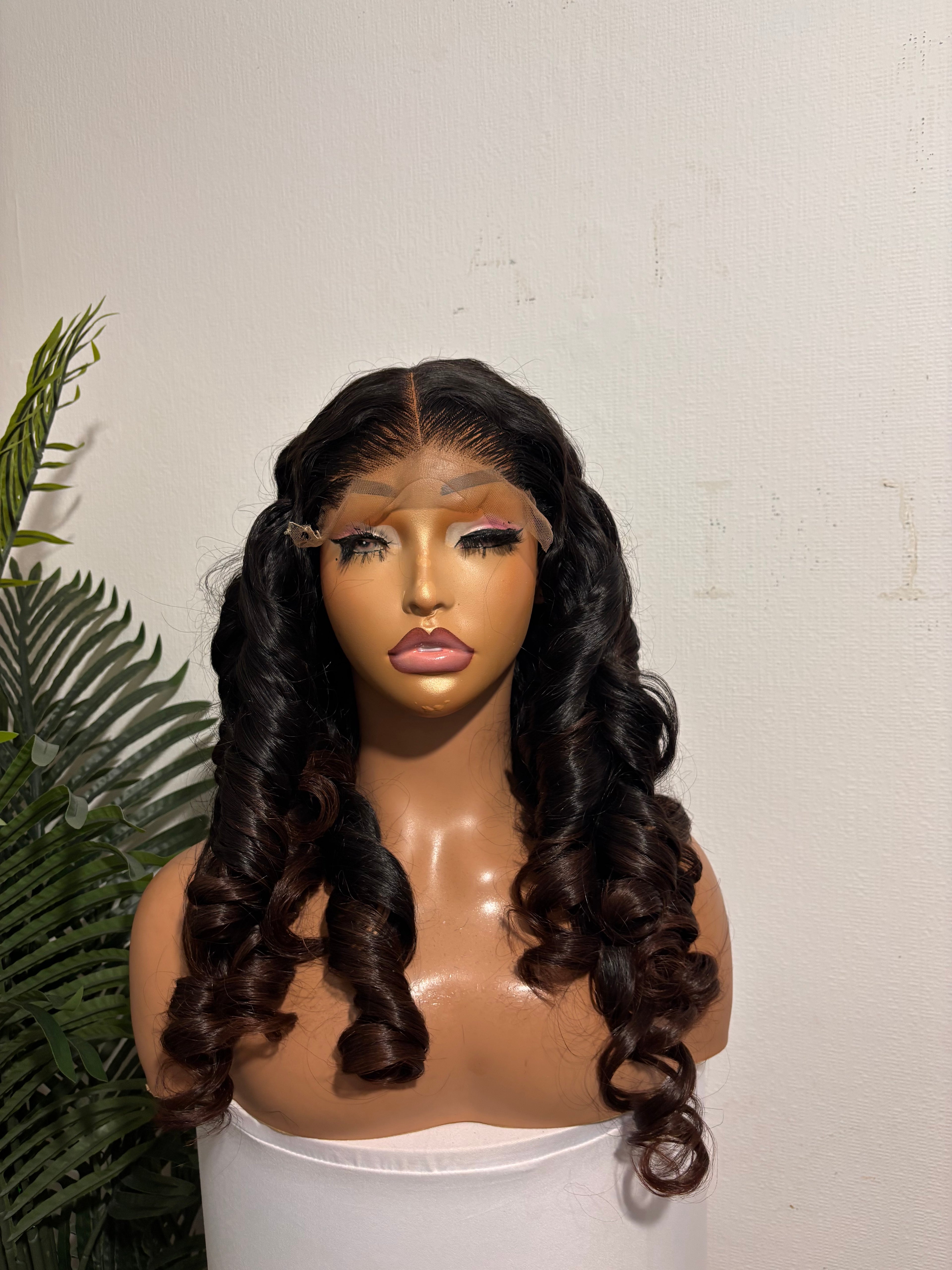 20 SDD luxury Vietnamese bouncy unit
350g paired with 5by 5 closure ombré brown