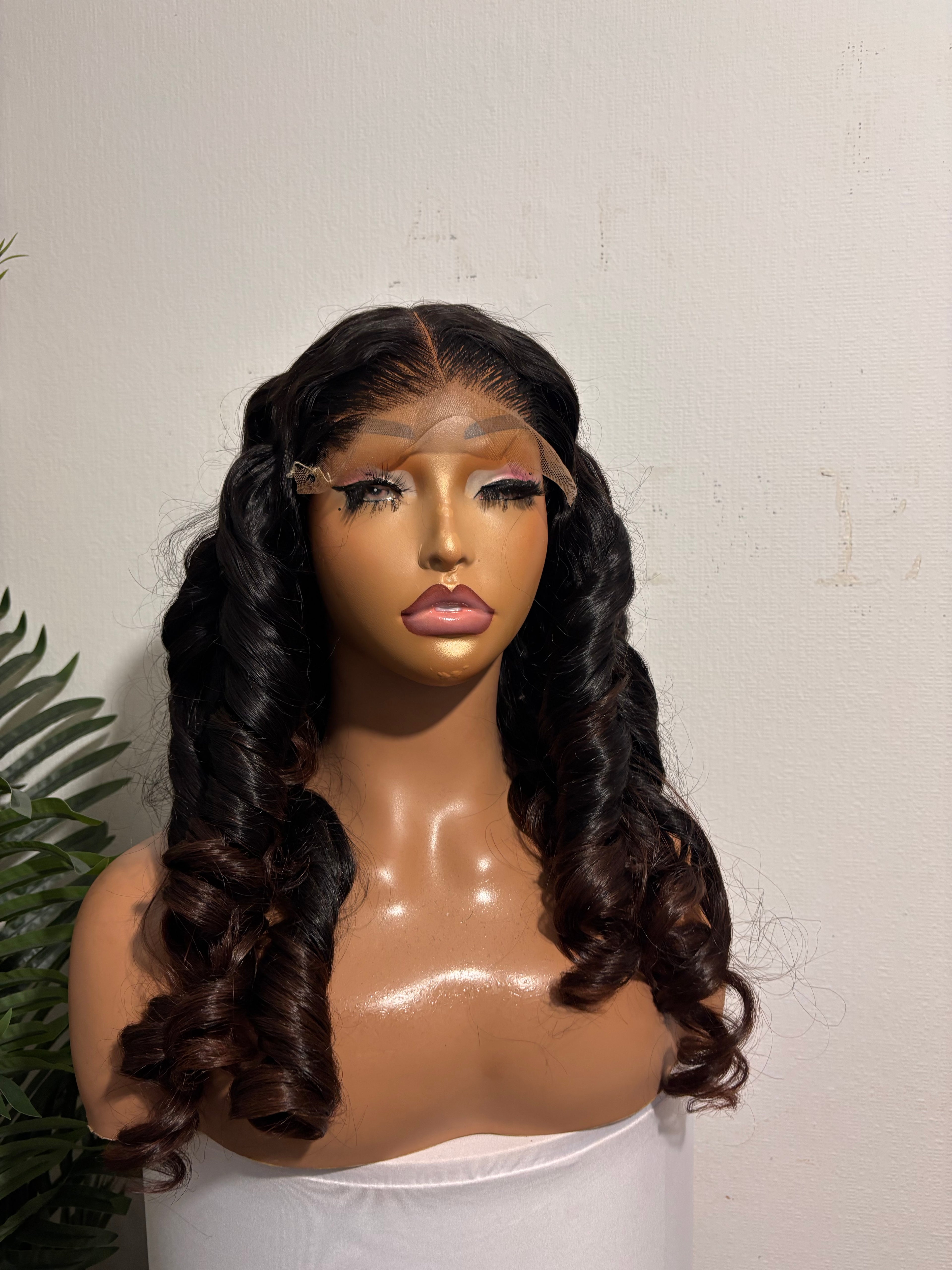 20 SDD luxury Vietnamese bouncy unit
350g paired with 5by 5 closure ombré brown