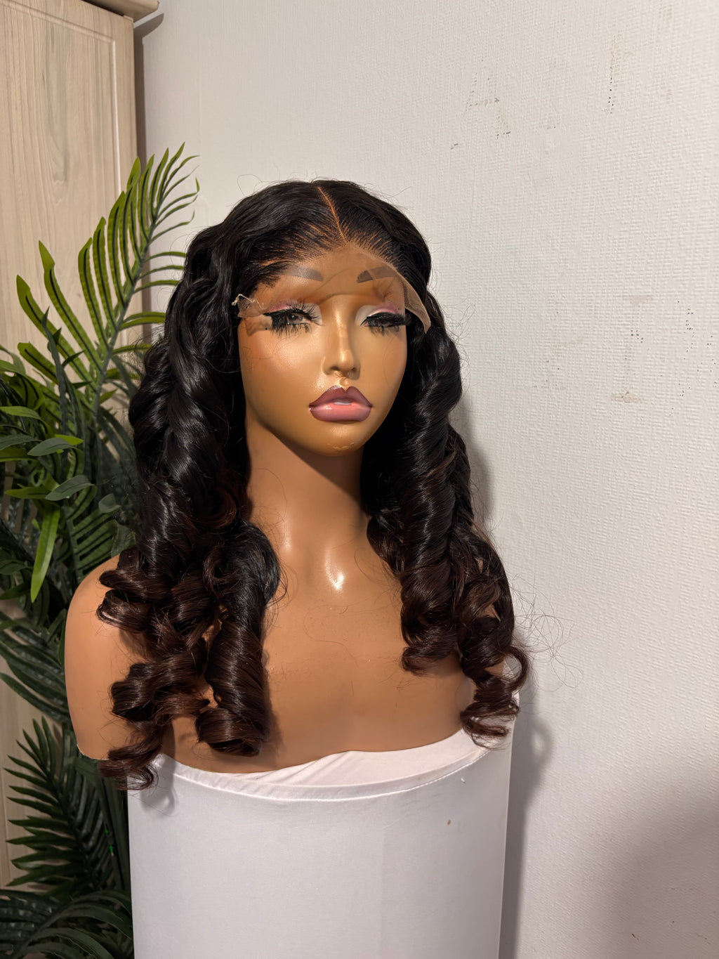 20 SDD luxury Vietnamese bouncy unit
350g paired with 5by 5 closure ombré brown
