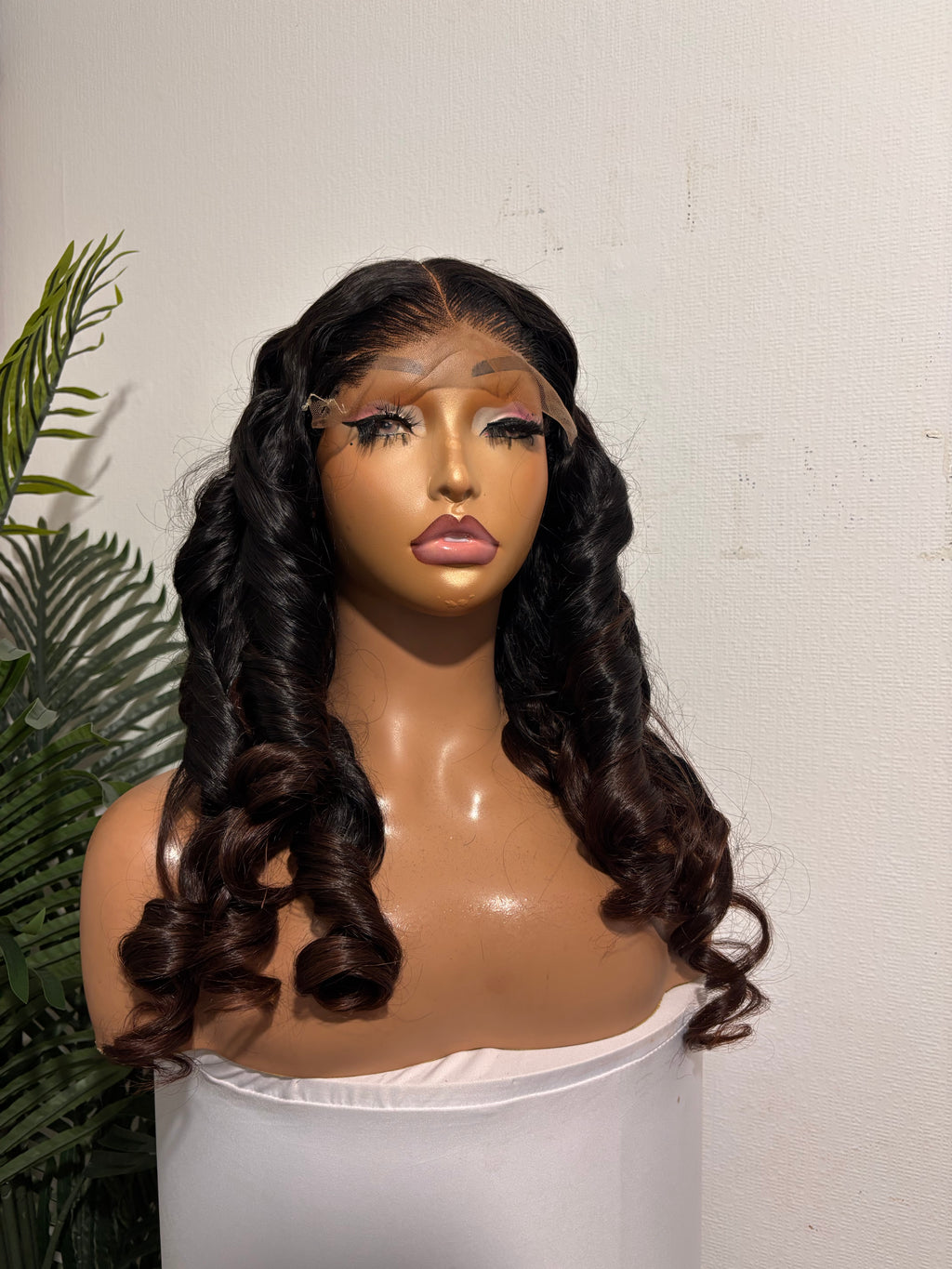 20 SDD luxury Vietnamese bouncy unit
350g paired with 5by 5 closure ombré brown