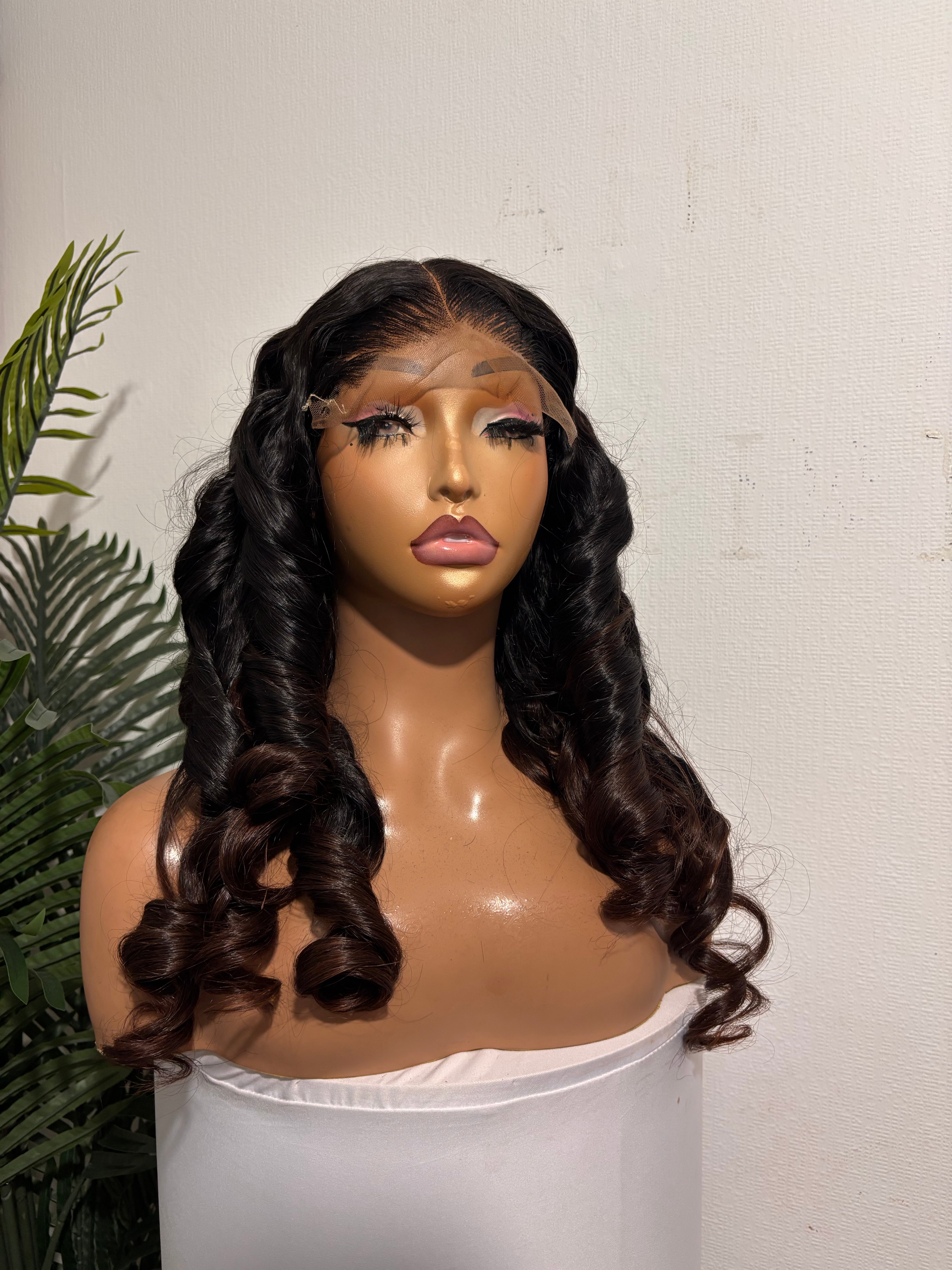 20 SDD luxury Vietnamese bouncy unit
350g paired with 5by 5 closure ombré brown