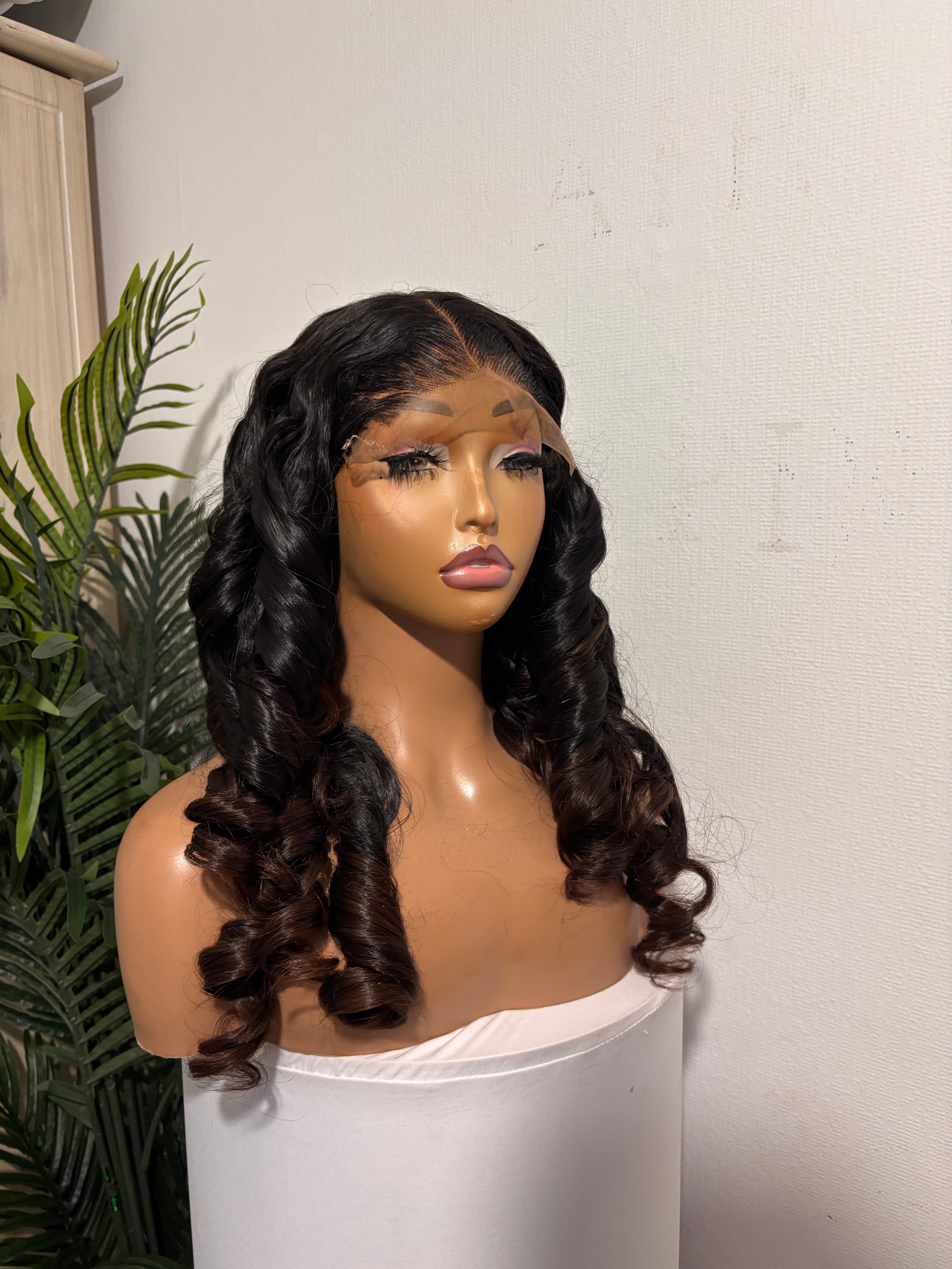 20 SDD luxury Vietnamese bouncy unit
350g paired with 5by 5 closure ombré brown